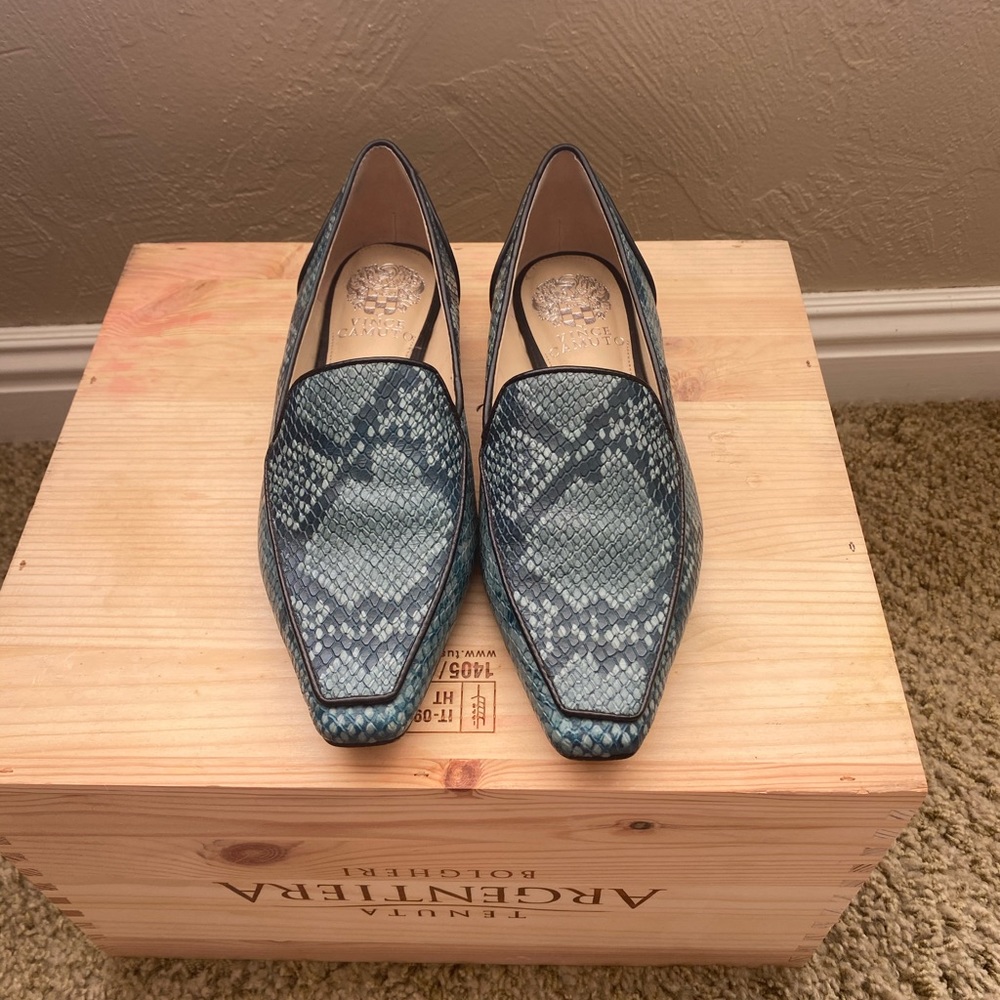 Vince Camuto teal snakeskin loafers